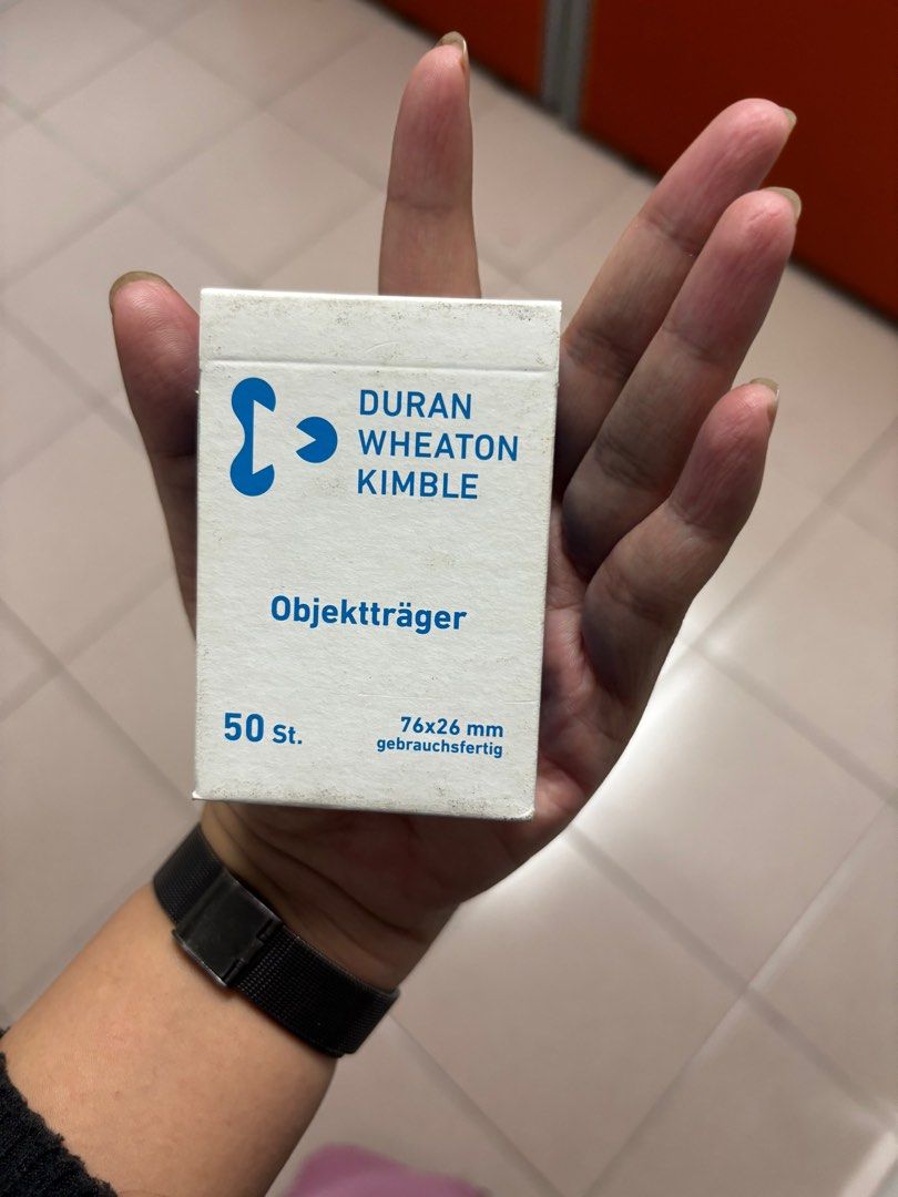 Microscope Slide (Category: Others) located in Shah Alam. Submitted by qwertyuiop89 (Listing ID 1386617785, Image 3). Description: Ada 2 kotak, nak clearkan barang experiment🙏🏻.