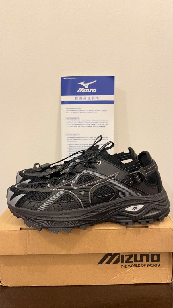 Mizuno (Category: Sneakers) located in Manila. Submitted by bingnthings (Listing ID 1386703165, Image 1). Description: Rfs: wrong size.