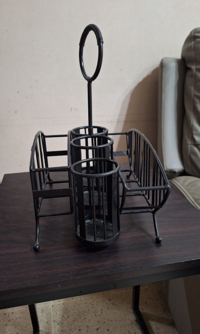 Plate and Utensil Organizer/ Caddy (Category: Dinnerware & Cutlery) located in Quezon City. Submitted by js.ms (Listing ID 1386644161, Image 3). Description: Plate and Utensil Organizer/ Caddy For Buffet and household party Made of metal, mabigat sya Used 2x only RSF: Decluttering MOP: Gcash payment Payment 1st prior shipping SF/ delivery fee not included, shall be shouldered by buyer Meet up available, Tomas Morato QC.
