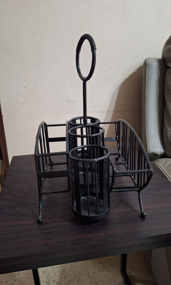 Plate and Utensil Organizer/ Caddy (Category: Dinnerware & Cutlery) located in Quezon City. Submitted by js.ms (Listing ID 1386644161, Image 2). Description: Plate and Utensil Organizer/ Caddy For Buffet and household party Made of metal, mabigat sya Used 2x only RSF: Decluttering MOP: Gcash payment Payment 1st prior shipping SF/ delivery fee not included, shall be shouldered by buyer Meet up available, Tomas Morato QC.