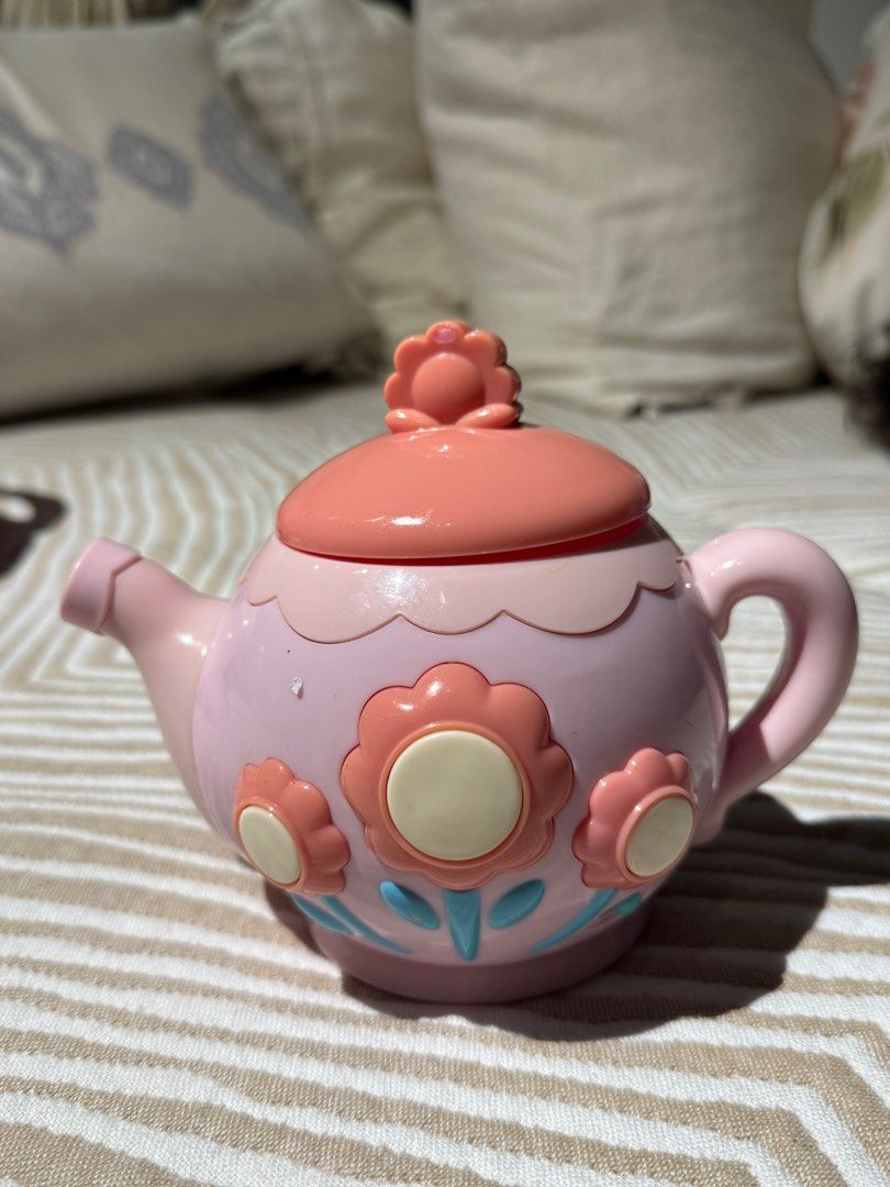 PlayCircle Tea Pot (Function) (Category: Toys & Games) located in Shah Alam. Submitted by zouschaffer (Listing ID 1386778395, Image 1). Description: .