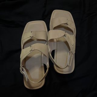 (Kategori: ) berada di . Dikirim oleh kadangpreloved (ID iklan 1386736182, Gambar 1). Deskripsi: .