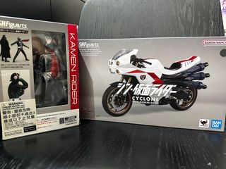 新品！S.H.Figuarts（真骨彫製法） 仮面ライダー龍騎　塗装済み完成品 箱付✨Maison Kitsune✨メゾンキツネ✨財布✨本革✨エメラルド