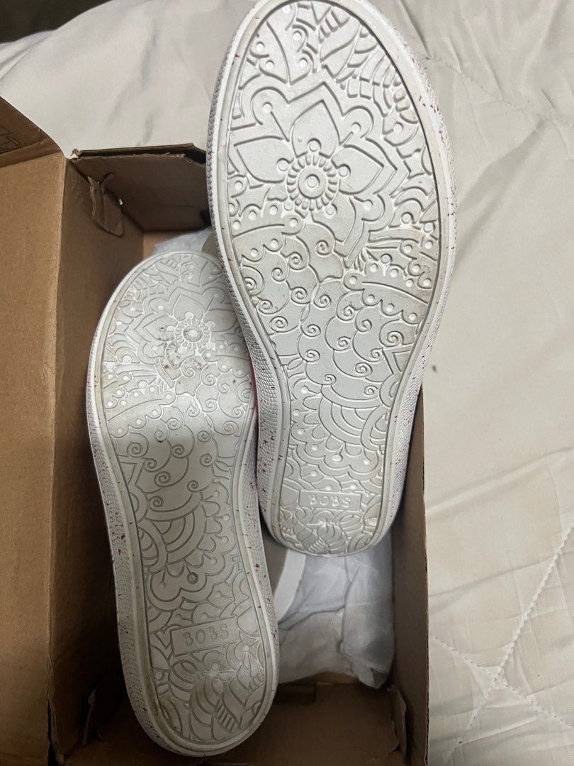 Snickers (Category: Loafers) located in Kuala Lumpur. Submitted by zz_2020 (Listing ID 1386690918, Image 3). Description: New skechers for sale ,nak clear wardrobe.