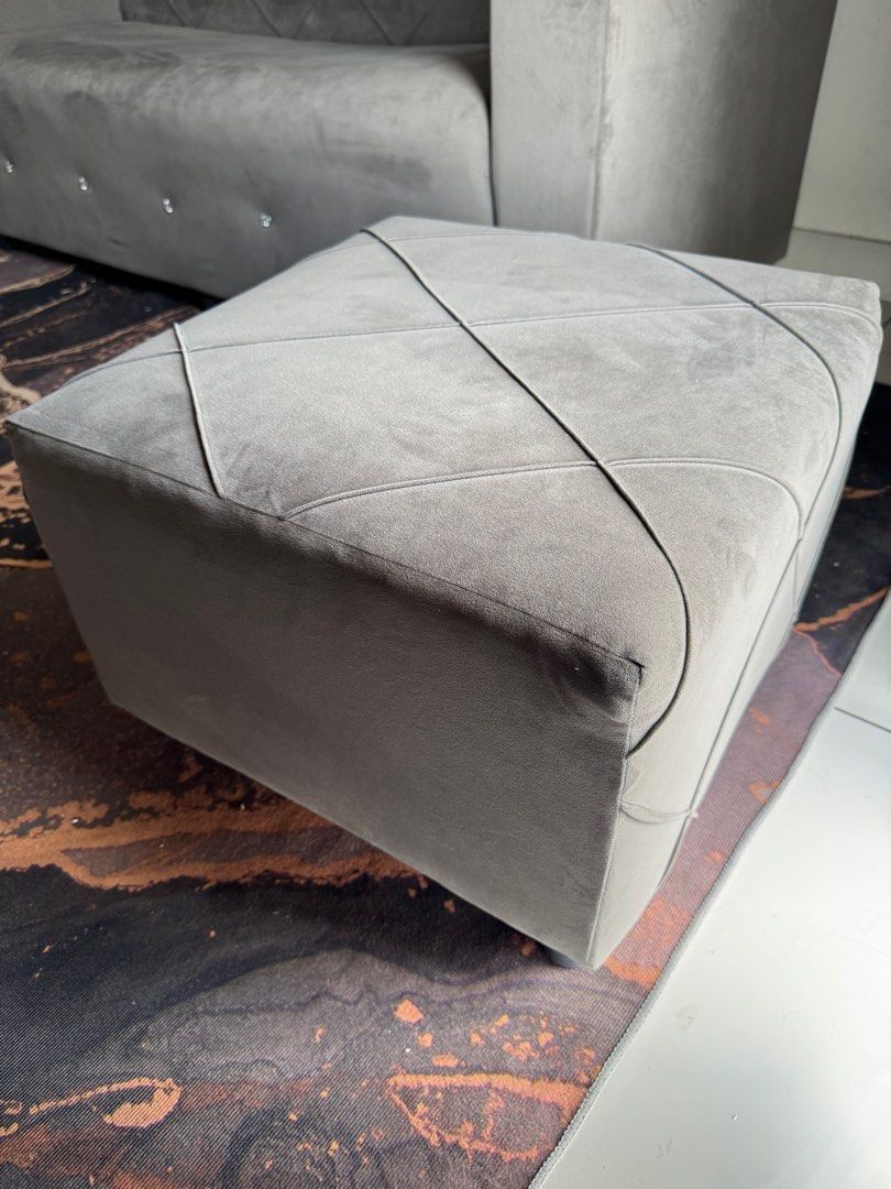 Sofa (Category: Sofas) located in Semenyih. Submitted by soldbyshaffiq (Listing ID 1386770737, Image 3). Description: Nego til letgo Condition 9/10 Self pick up Koi Suites Wasap 0192409914.