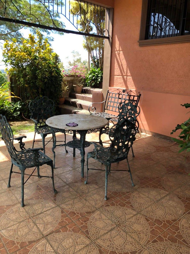 SPLENDIDO TAAL (Category: House & Lot) located in Quezon City. Submitted by chrisma25 (Listing ID 1386610473, Image 2). Description: Lot 319 sqm Flr est 190sqm 3 spacious Bedroom with 1 xtra room at ground flr Veranda 3 spacious toilet and Bath Spacious Dining living and kitchen Garden 2 Parking 2007 Built Mediterrainean Sytle Clean title and all taxes updated including home owners For other details and negotiation Kindly contact Directly 0945133