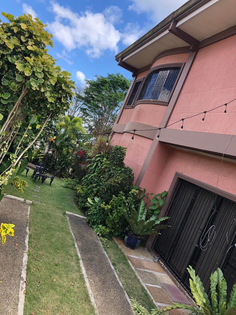 SPLENDIDO TAAL (Category: House & Lot) located in Quezon City. Submitted by chrisma25 (Listing ID 1386610473, Image 3). Description: Lot 319 sqm Flr est 190sqm 3 spacious Bedroom with 1 xtra room at ground flr Veranda 3 spacious toilet and Bath Spacious Dining living and kitchen Garden 2 Parking 2007 Built Mediterrainean Sytle Clean title and all taxes updated including home owners For other details and negotiation Kindly contact Directly 0945133