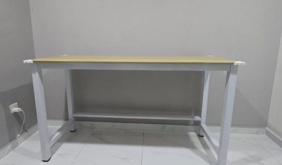 Study Table (Category: Tables & Sets) located in Singapore. Submitted by thomas122 (Listing ID 1386617905, Image 1). Description: .
