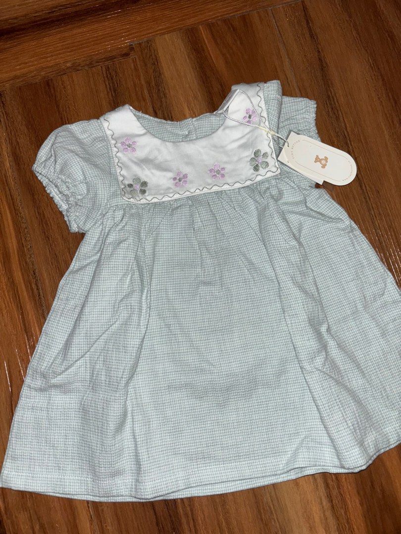 Tiny button dress (Category: Babies & Kids Fashion) located in Kuala Lumpur. Submitted by linday14 (Listing ID 1386722756, Image 1). Description: 0-6 months.