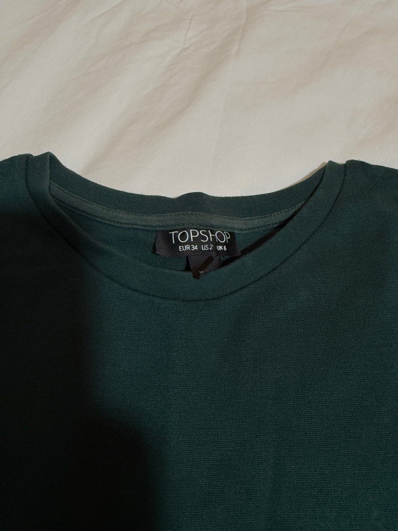 Topshop green dress (Category: Dresses) located in Taguig. Submitted by ninsdeclutters (Listing ID 1386759904, Image 3). Description: - size: US 2, EUR 34, UK 6 - such a pretty color (like emerald/dark green?) - stretchy material, but kinda has tight-fitting/bodycon feels - no ww.