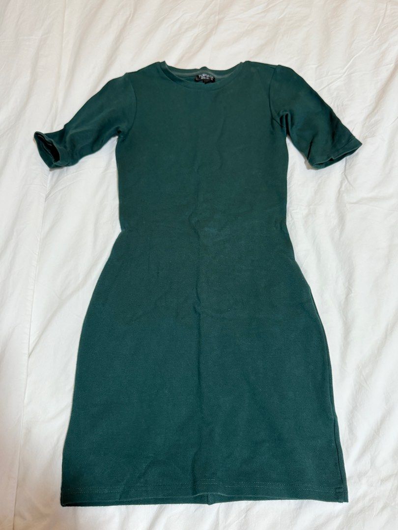 Topshop green dress (Category: Dresses) located in Taguig. Submitted by ninsdeclutters (Listing ID 1386759904, Image 2). Description: - size: US 2, EUR 34, UK 6 - such a pretty color (like emerald/dark green?) - stretchy material, but kinda has tight-fitting/bodycon feels - no ww.