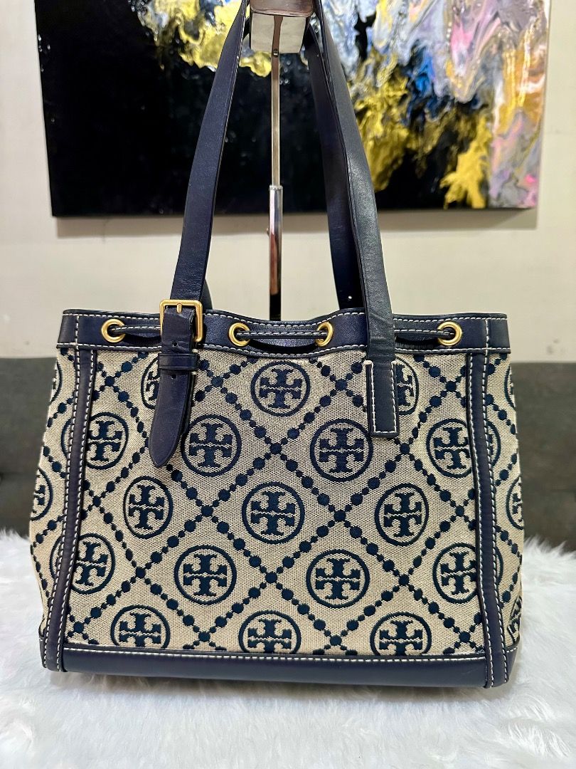 Tory Burch Clearance Sale❗️ (Category: Luxury Bags & Wallets) located in Leyte. Submitted by geojhen944614 (Listing ID 1386758043, Image 3). Description: .