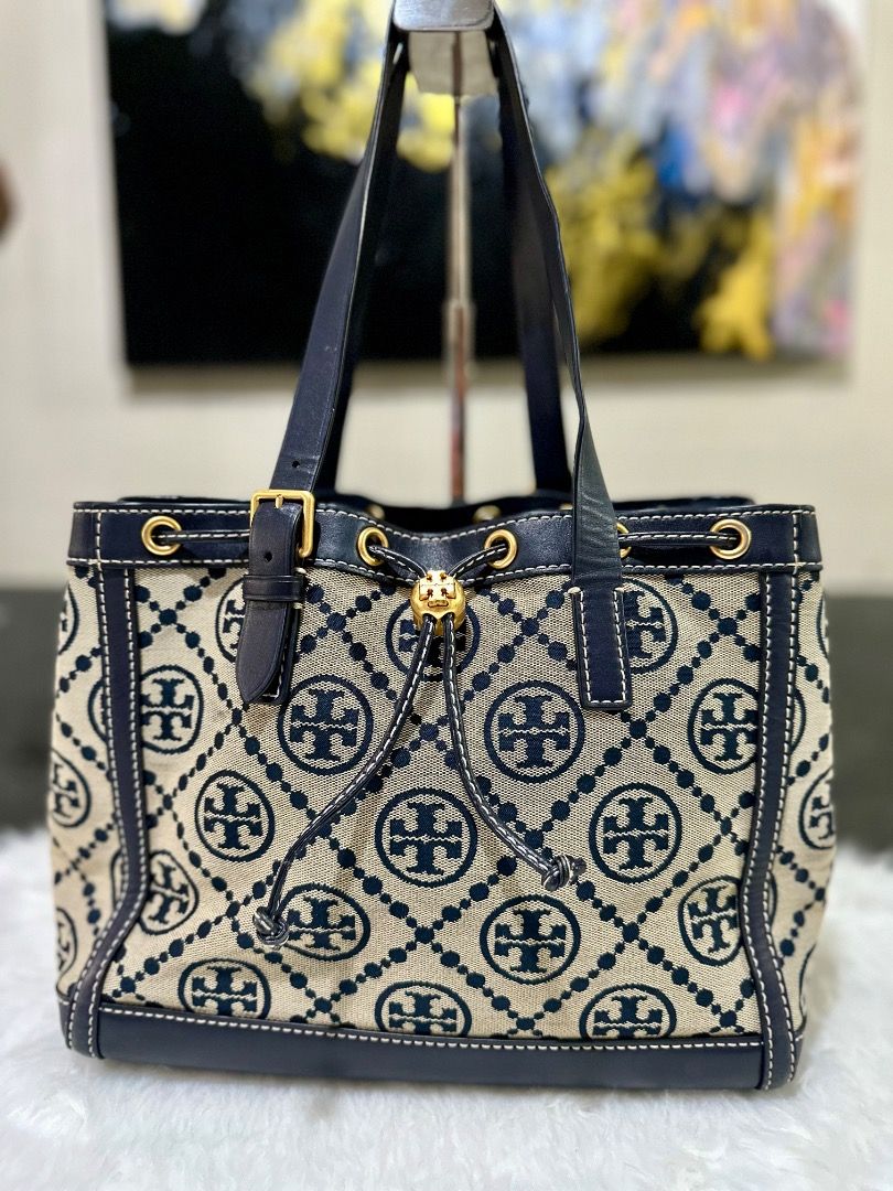 Tory Burch Clearance Sale❗️ (Category: Luxury Bags & Wallets) located in Leyte. Submitted by geojhen944614 (Listing ID 1386758043, Image 1). Description: .