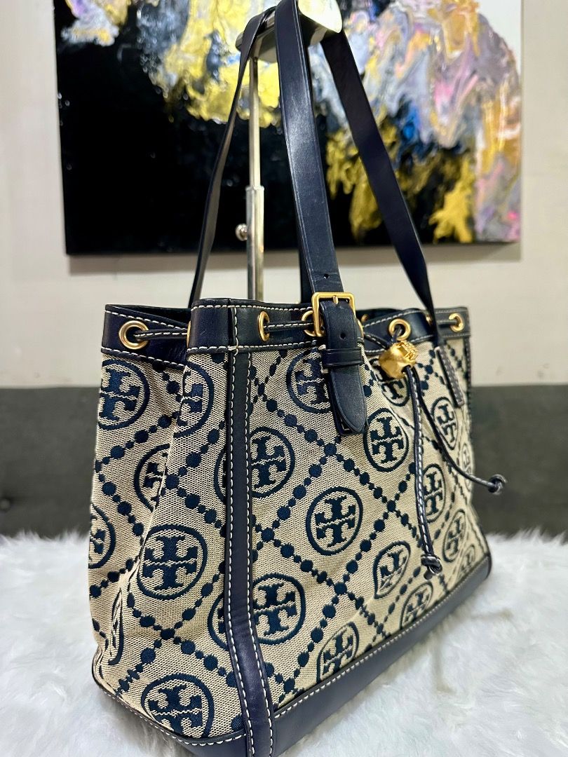 Tory Burch Clearance Sale❗️ (Category: Luxury Bags & Wallets) located in Leyte. Submitted by geojhen944614 (Listing ID 1386758043, Image 2). Description: .