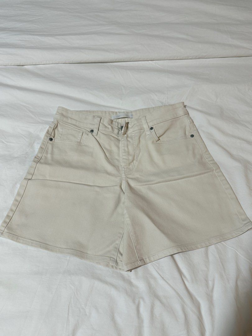 Uniqlo beige denim shorts (Category: Shorts) located in Taguig. Submitted by ninsdeclutters (Listing ID 1386742584, Image 1). Description: - size 24 (61 cm) - mid/high waisted (?) - has little flaw (it looks like a stain, but in person it isn't noticeable) - NO WW rfs: decluttering.
