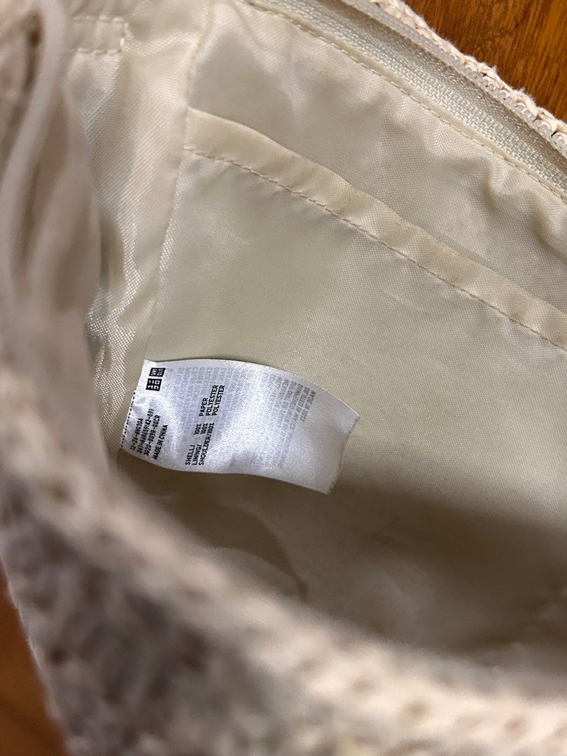 Uniqlo dumpling bag (Category: Cross-body Bags) located in Binan City. Submitted by bellashops (Listing ID 1386635539, Image 3). Description: .