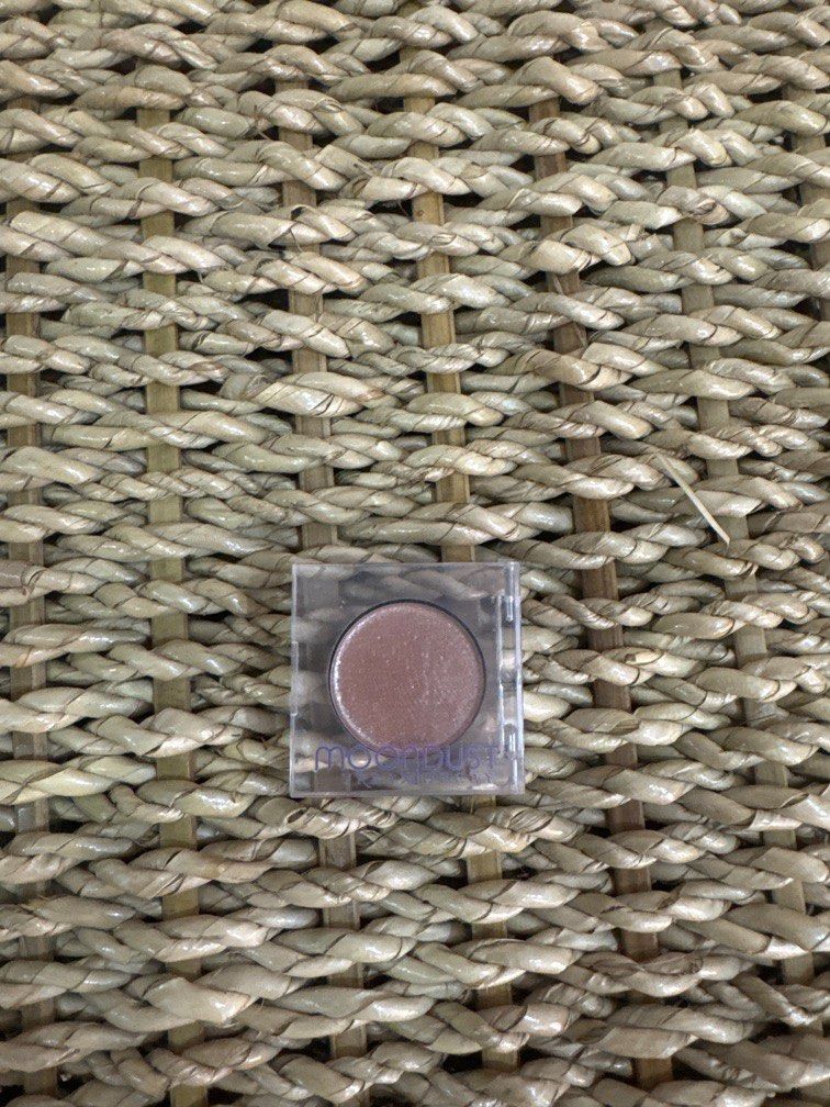Urban decay moondust SPACE COWBOY (Category: Makeup) located in Quezon City. Submitted by destashingmycloset (Listing ID 1386730221, Image 1). Description: .