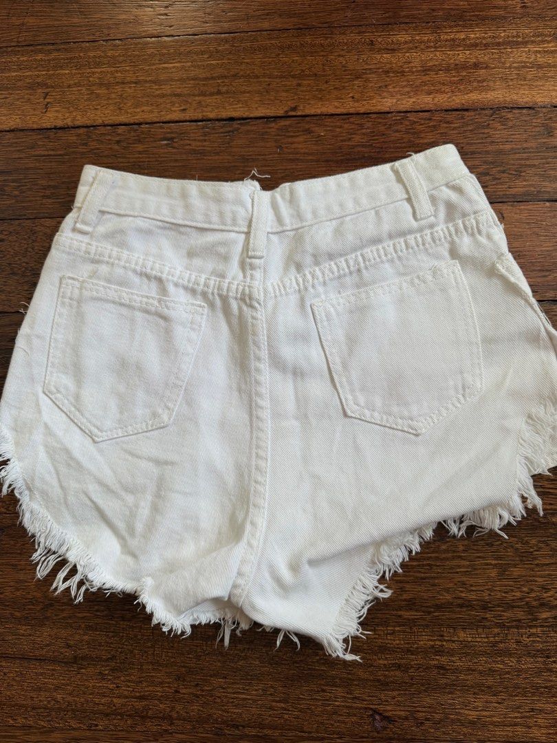 White Maong Short (Category: Shorts) located in Manila. Submitted by keeponsparklin (Listing ID 1386705562, Image 2). Description: Maong Short Condition: 10/10 💙 •11.5 inches width Price is Negotiable 💸 Mod: Lalamove, Grab, J&T Meet up: 711 Tayuman, Lrt Tayuman, Sm San Lazaro Mop: Gcash.