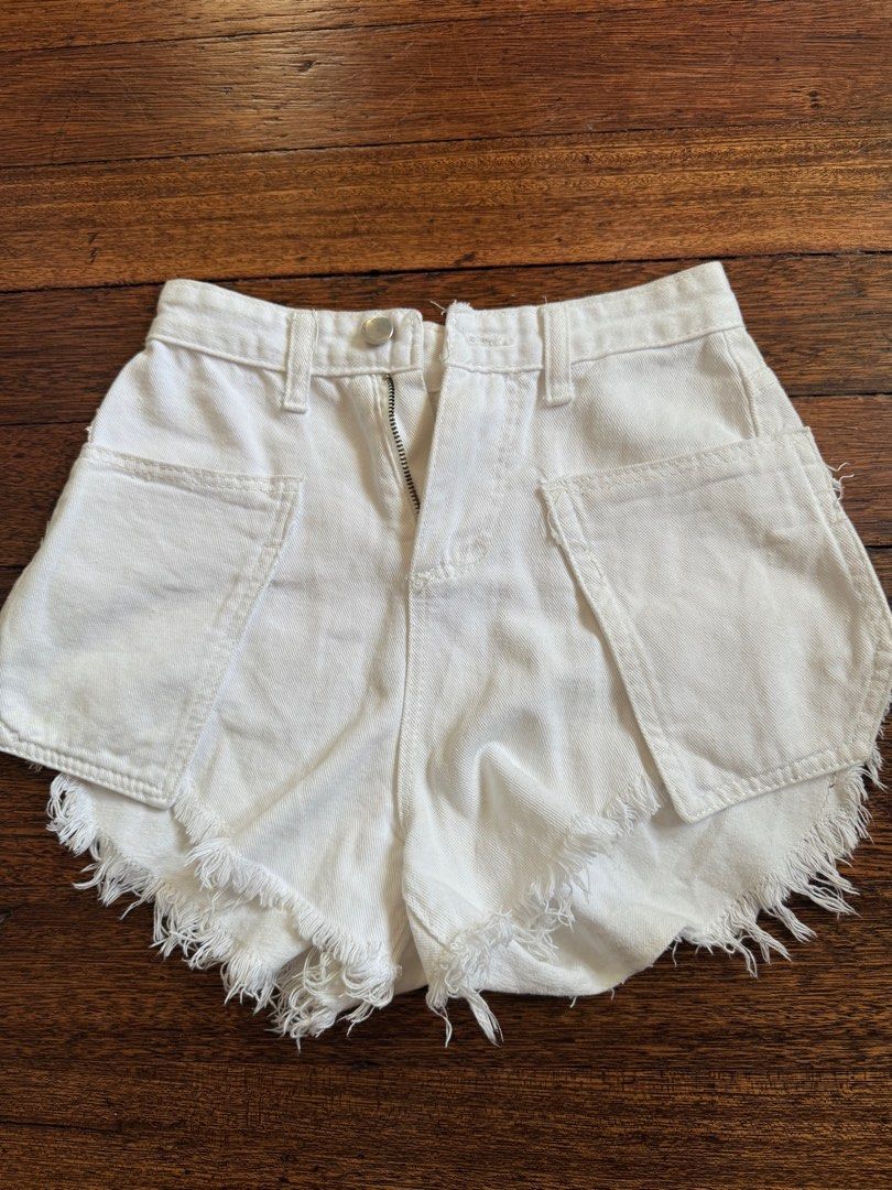 White Maong Short (Category: Shorts) located in Manila. Submitted by keeponsparklin (Listing ID 1386705562, Image 1). Description: Maong Short Condition: 10/10 💙 •11.5 inches width Price is Negotiable 💸 Mod: Lalamove, Grab, J&T Meet up: 711 Tayuman, Lrt Tayuman, Sm San Lazaro Mop: Gcash.