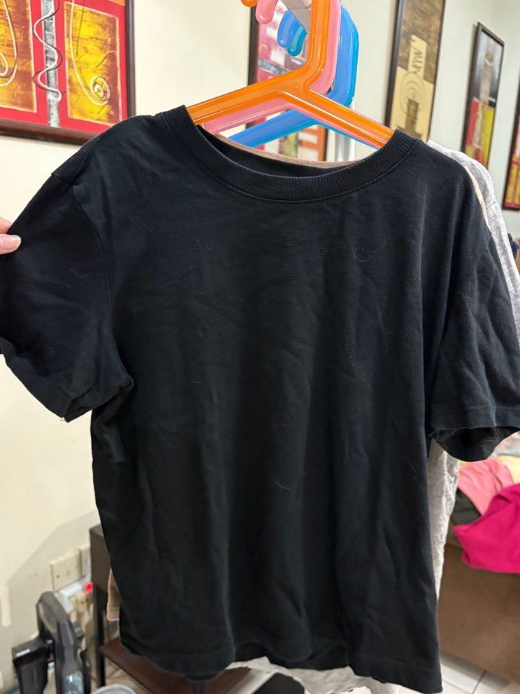 ZARA Multiple Basic Tees (Category: Shirts) located in Kuala Lumpur. Submitted by ttgy_ (Listing ID 1386745110, Image 2). Description: MY BADDIE MUMMY'S BASICS Colours: 1. Black (cropped) 2. Light pink (has a thinner neckline as seen in picture) 3. Beige (has a thicker neckline as seen in picture) ❌ SOLD ⭐️ RM15 each ⭐️ Buy all for RM40 😘.