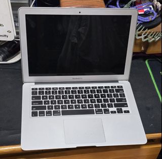 Apple Apple Macbook Air 2014 13-inch A1466 Notebook laptop computer computer64225599142658110