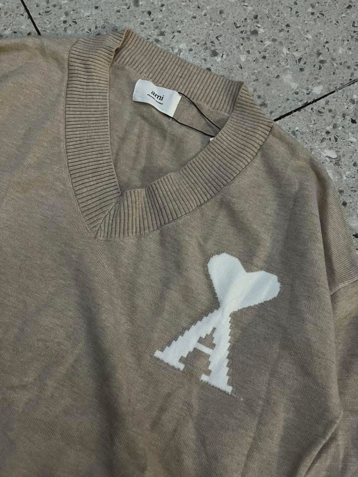 ALEXANDRE MATTIUSSI KNIT SWEATER (Category: Luxury Apparel) located in Baguio. Submitted by lairdegawd_06 (Listing ID 1386907417, Image 2). Description: Dimes: 24.5x26.5 Condition: Like new to brand new Color rate: 10/10 Complete tags Check photos for more details No issue.