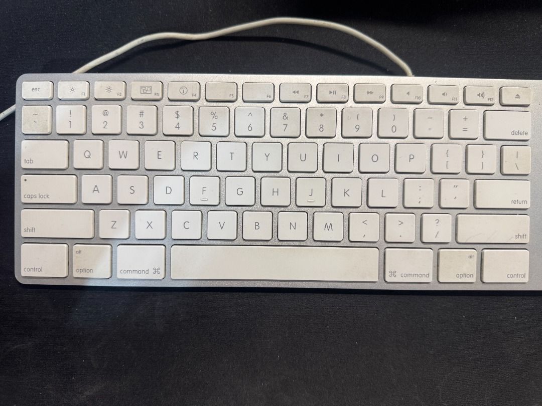 Apple Wired Aluminum Magic Keyboard A1243 – Full-Size with Numeric Keypad (Preloved) (Category: Computer Keyboard) located in Toledo. Submitted by xoxreina (Listing ID 1386908322, Image 3). Description: Selling an Apple Wired Aluminum Magic Keyboard (Model A1243) — the classic, durable keyboard with a sleek aluminum finish and built-in numeric keypad. Condition: Preloved, fully functional. Keys have a slight yellowish tint due to age, but this do