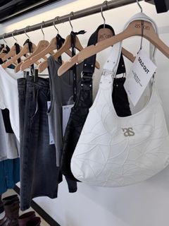 （分類：）位於 。 由 feelfreetobuy 提交（商品編號 1386964868，圖片 1）。簡介： 。