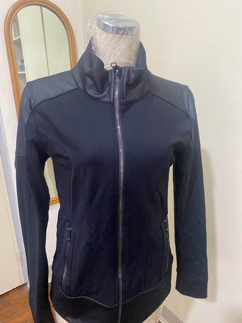 Authentic Alo Yoga Jacket Small (Category: Activewear) located in Manila. Submitted by roseluxuryitems (Listing ID 1386828072, Image 2). Description: Authentic Alo Yoga Jacket Small Brand new condition Washed & cleaned From US .