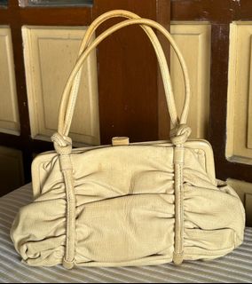 (Category: ) located in . Submitted by chloe_luxuries (Listing ID 1386808958, Image 1). Description: .