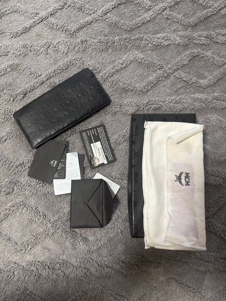 Authentic MCM Large Sigmund Long bifold wallet (Category: Luxury Bags & Wallets) located in Quezon City. Submitted by dikonaneed (Listing ID 1386871980, Image 1). Description: Bought 2018 Complete set but box and cards are a bit ruined due to storage Super handy wallet, unisex .