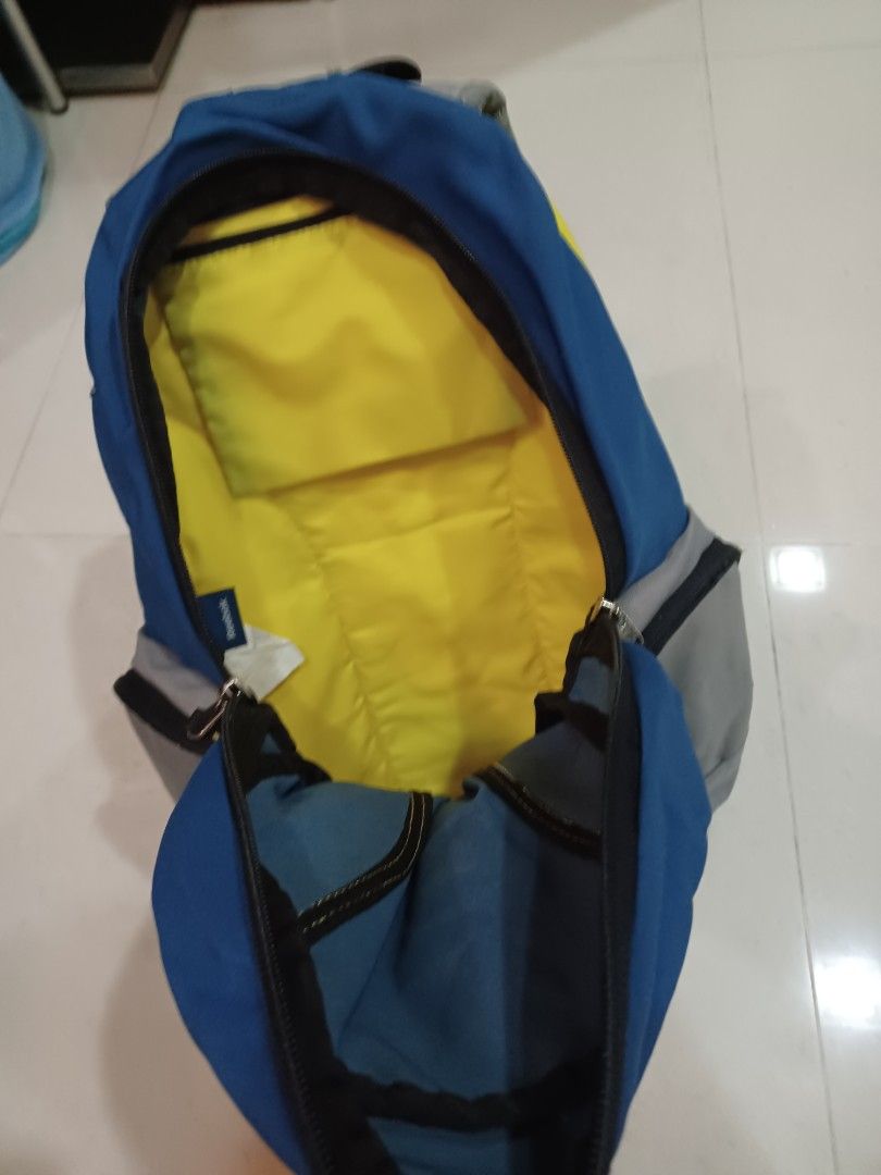 Backpack (Category: Backpacks) located in Singapore. Submitted by vienna31 (Listing ID 1384763697, Image 4). Description: .