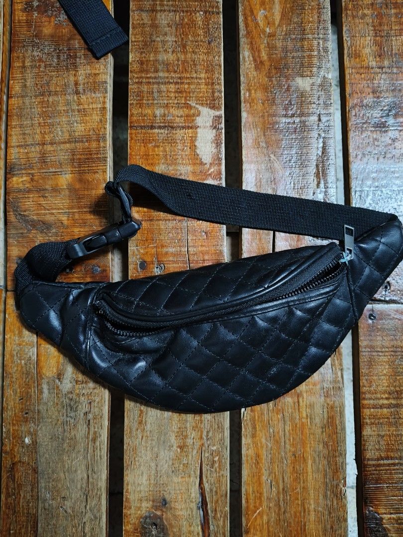 Black belt bag (Category: Cross-body Bags) located in Taguig. Submitted by decluttermm (Listing ID 1386901154, Image 1). Description: seldom used color black.