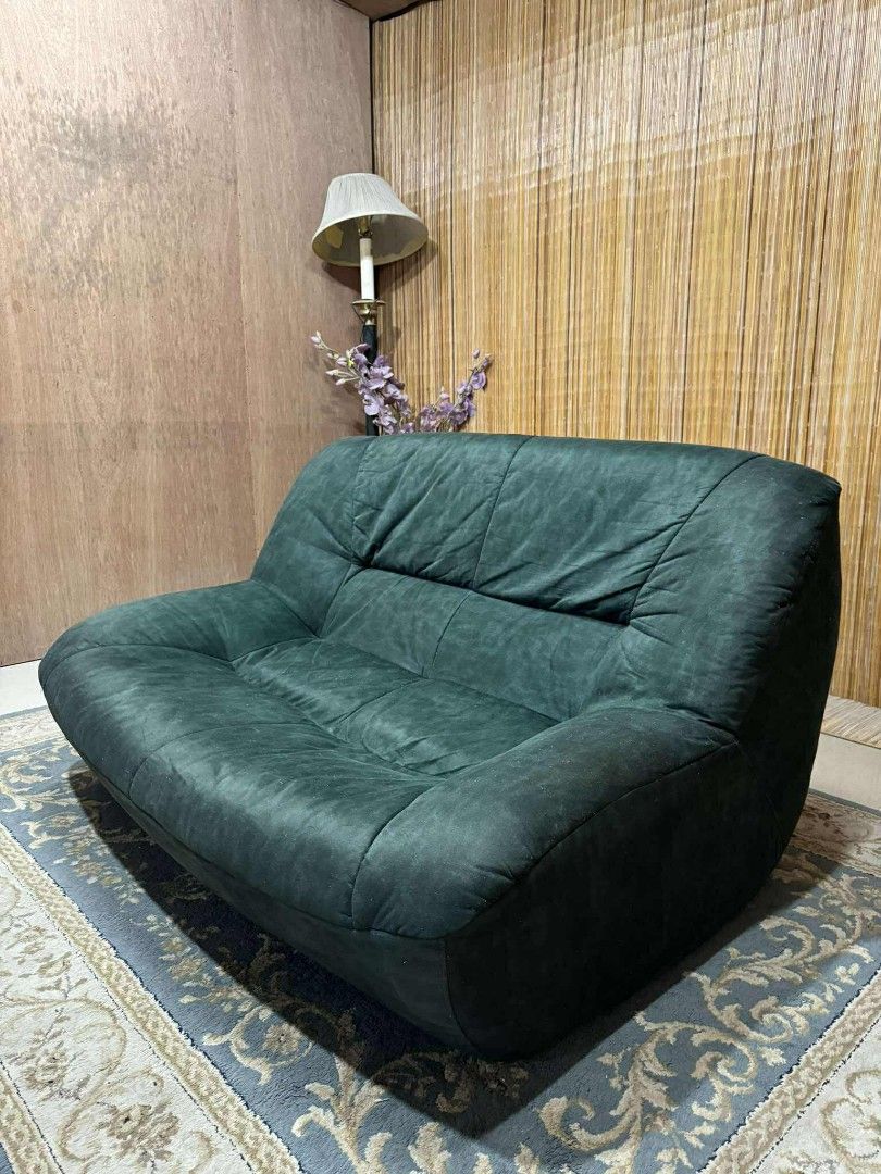 Bulky Daybed Sofa (Category: Sofas) located in Quezon City. Submitted by matetdevis13 (Listing ID 1386891337, Image 3). Description: Bulky Daybed Sofa Price: 7k L53 x W38 x H30/13 In good condition Code JMD35-M30.