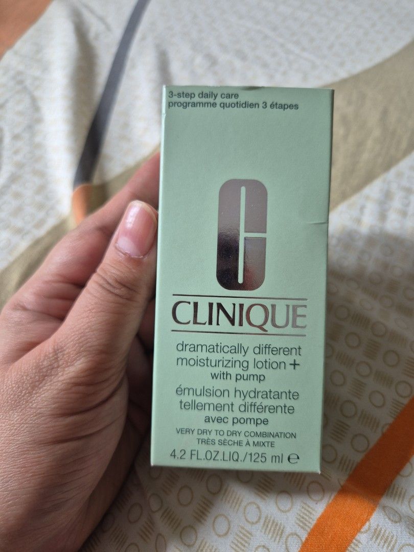 Clinique Dramatically Different Moisturizer (Category: Face Care) located in San Juan City. Submitted by _allykim (Listing ID 1386799186, Image 1). Description: >brand new >bought from Rustan's >retails at around PHP 2,000.