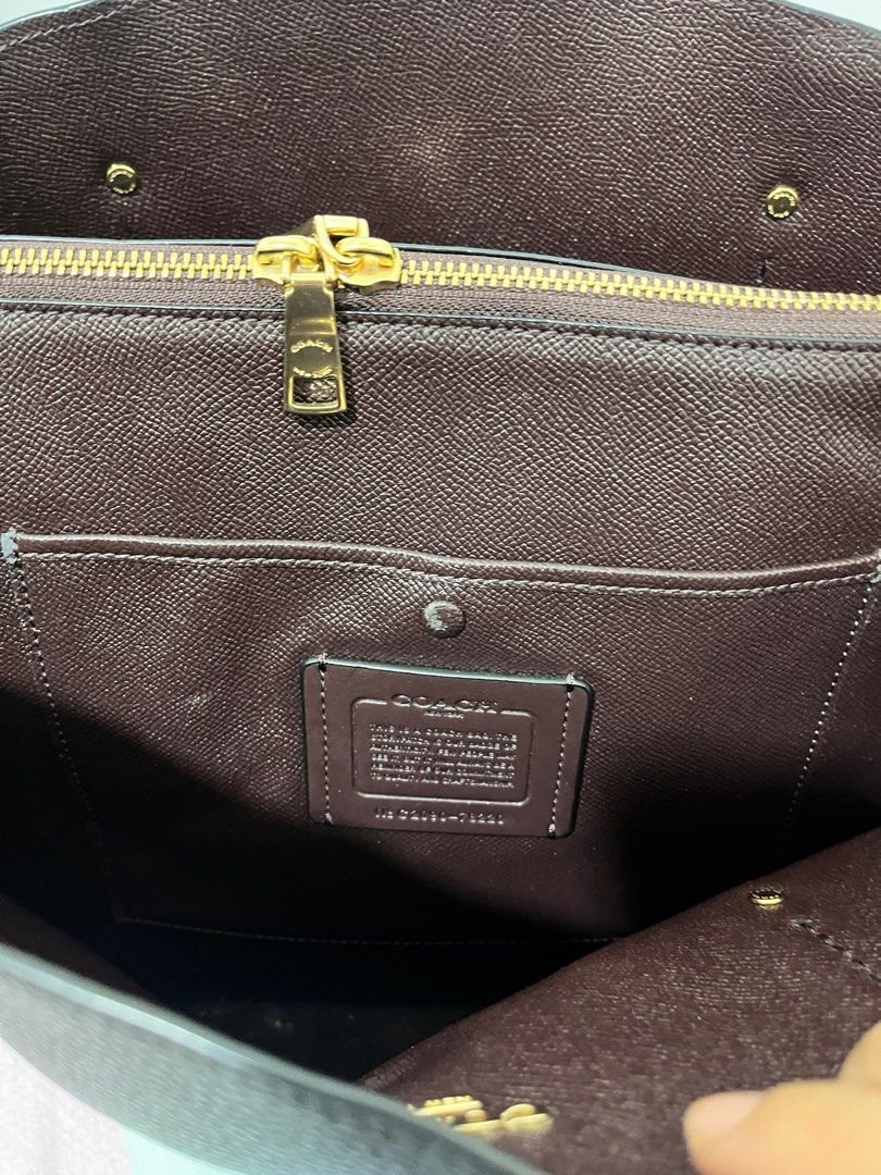 Coach Charlie Carryall 40 Pebbled Leather (Category: Luxury Bags & Wallets) located in Quezon City. Submitted by bonjb (Listing ID 1386902017, Image 3). Description: Negotiable within reason. RFS: Need funds asap. Got this second hand from Carousell. Authenticity not confirmed. Minor flaws inside the bag shown in pics. Not noticeable when the bag has stuff inside. Very good looking and professional shoulder bag. Spacious. Can do meetups in Makati