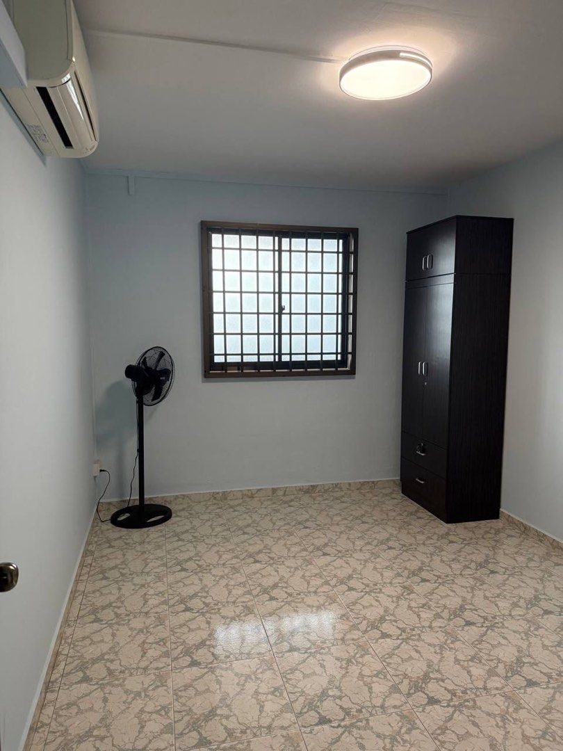 Common room at 47 Teban Gardens Road for rent! Aircon wifi