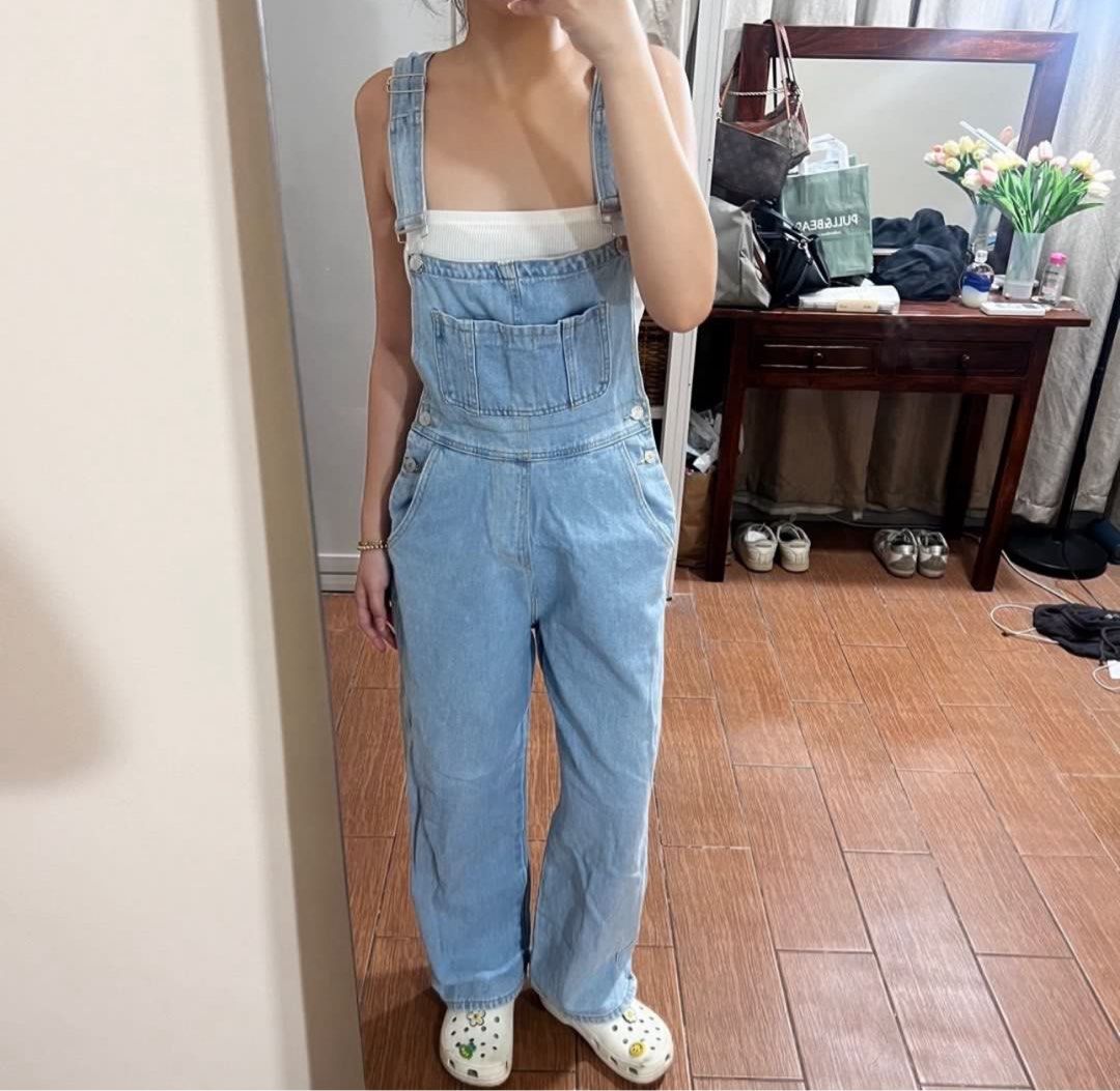 DENIM JUMPSUIT (Category: Jeans) located in Quezon City. Submitted by declutteringgz (Listing ID 1386794927, Image 2). Description: bought here in carousel and she got this in pop up flea market katip.
