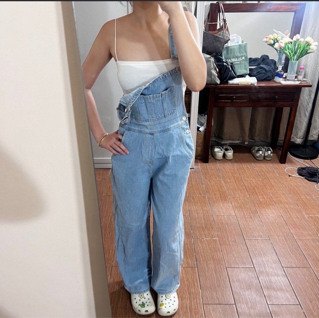 DENIM JUMPSUIT (Category: Jeans) located in Quezon City. Submitted by declutteringgz (Listing ID 1386794927, Image 1). Description: bought here in carousel and she got this in pop up flea market katip.
