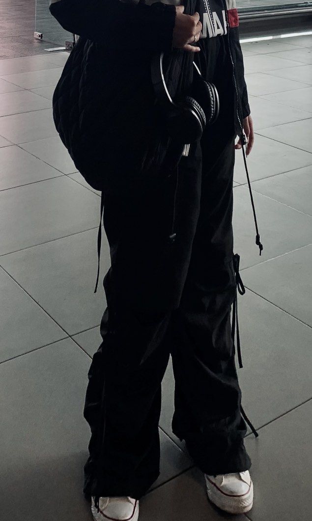 drawstring pants (Category: Jeans & Leggings) located in Subang Jaya. Submitted by ble3dtzzz (Listing ID 1386877265, Image 2). Description: suitable for 153cm+ have slit at knee , can wear leggings for muslim✅.