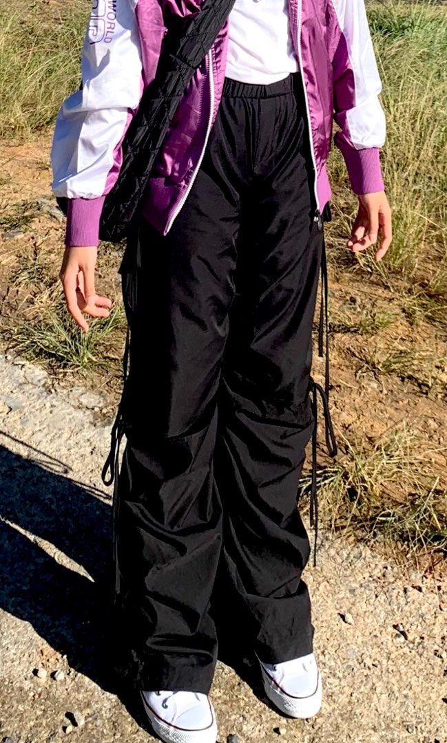 drawstring pants (Category: Jeans & Leggings) located in Subang Jaya. Submitted by ble3dtzzz (Listing ID 1386877265, Image 1). Description: suitable for 153cm+ have slit at knee , can wear leggings for muslim✅.