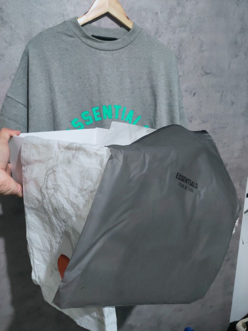 Fear of God Essentials Tee (Category: Tshirts & Polo Shirts ) located in Baguio. Submitted by fierceowl_4c6c93 (Listing ID 1386924335, Image 3). Description: Heavy Cloth Tee Dark Heather Oatmeal BrandNew Bought from Ounass for 4500 Comes with Box and Pouch Legit Authentic Guarantee Baguio Locatiob .