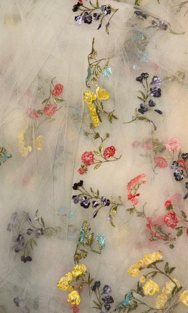 For Rent - Floral Wedding Veil (Category: Other Accessories) located in Makati City. Submitted by ellecort (Listing ID 1386811674, Image 1). Description: Brand - Amelie Bridal Veil Type - Floral veil scattered, Cathedral length, with built in hair comb For Rent (5 days) - Php 3,000 Security Deposit - 1,000 Dry clean included Delivery to be shouldered by renter. Location: Makati (weekday) / Cavite (weekend).