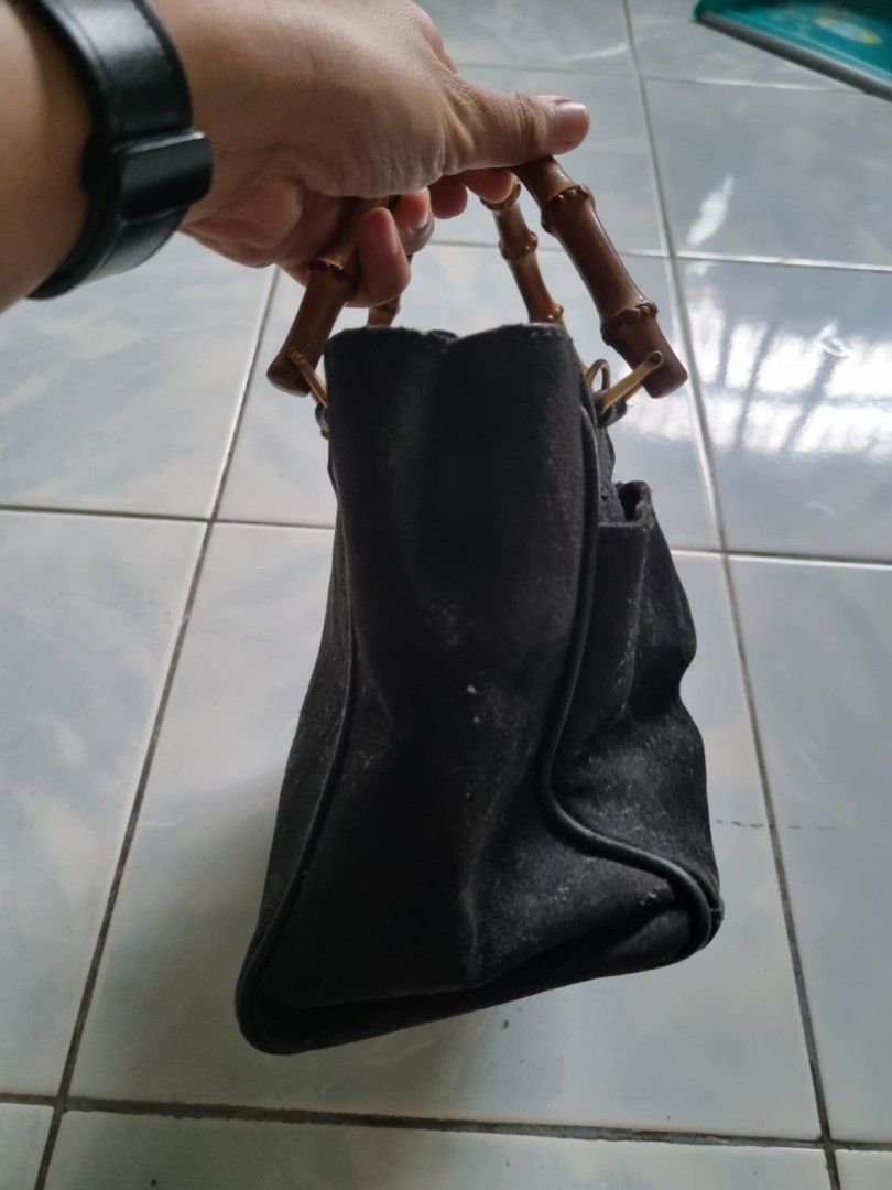 GUCCI VINTAGE SUEDE BAMBOO (Category: Luxury Bags & Wallets) located in Caloocan City. Submitted by thon0806 (Listing ID 1386821096, Image 2). Description: authentic💯 faded stamp but with cert may tastas lining sa loob project bag.