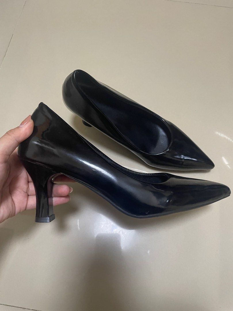 henice black leather block heels size 37 7 cm (Category: Heels) located in Taguig. Submitted by vuoyez (Listing ID 1386888091, Image 3). Description: used only once for my graduation. no issues. no box included. this is the LAST PRICE. i don’t reply to lowballers. payment and delivery terms: - via lalamove (PAYMENT FIRST, you can book your own driver for your assurance) - MEET-UP (in sm bicutan only) location: upper bicutan, taguig.