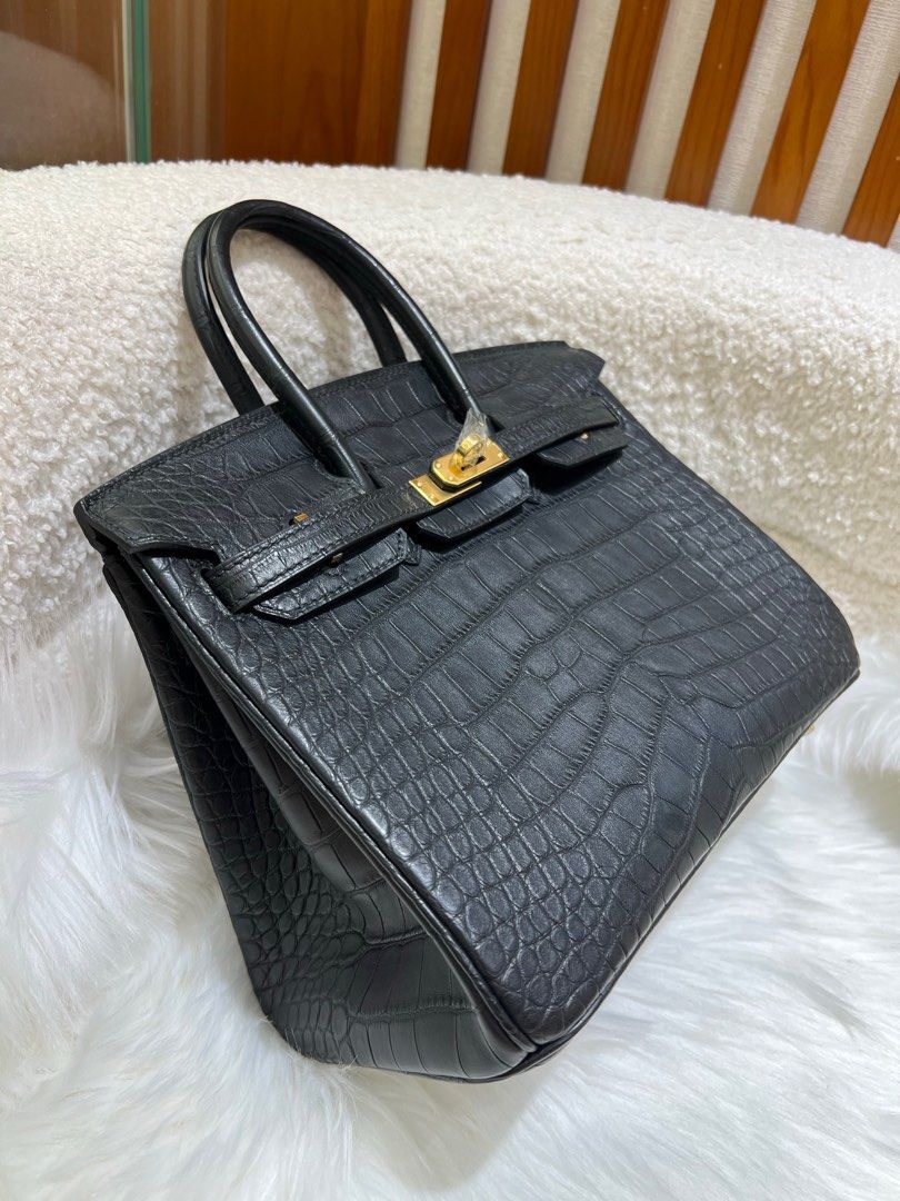 Hermes Birkin 25 Crocodile leather (Category: Luxury Bags & Wallets) located in Pasig City. Submitted by wmsbags_2 (Listing ID 1386929968, Image 2). Description: Available ❗️ VIP HANDMADE ✅Perfect workmanship ✅Fully hand stitched ✅Fine stamp & Code ✅100% Hardware materials structured ✅Real Leather ✅We do deliver (any) ✅ or meet up ( metro manila area) ✅We shipp all nationwide ✅Complete Inclusion MODE OF PAYMENT 📌CREDIT CARD & Cash accepted 📌Gca
