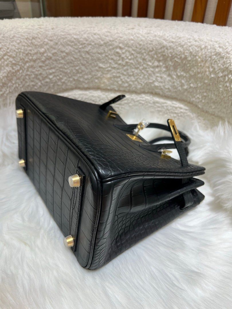 Hermes Birkin 25 Crocodile leather (Category: Luxury Bags & Wallets) located in Pasig City. Submitted by wmsbags_2 (Listing ID 1386929968, Image 3). Description: Available ❗️ VIP HANDMADE ✅Perfect workmanship ✅Fully hand stitched ✅Fine stamp & Code ✅100% Hardware materials structured ✅Real Leather ✅We do deliver (any) ✅ or meet up ( metro manila area) ✅We shipp all nationwide ✅Complete Inclusion MODE OF PAYMENT 📌CREDIT CARD & Cash accepted 📌Gca