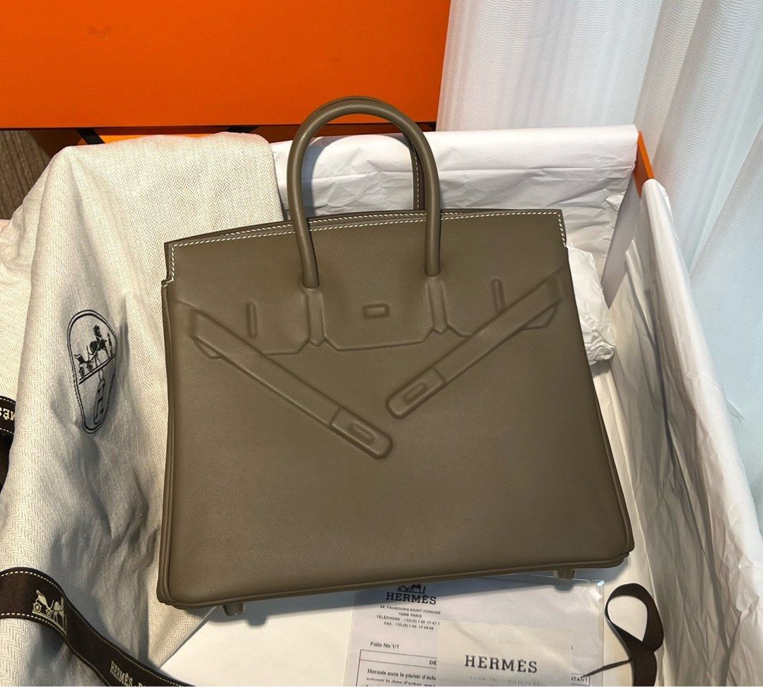 Hermes Birkin 25 Shadow Swift Etoup (Category: Luxury Bags & Wallets) located in Pasig City. Submitted by wmsbags_2 (Listing ID 1386923785, Image 2). Description: Available ❗️ VIP HANDMADE ✅Perfect workmanship ✅Fully hand stitched ✅Fine stamp & Code ✅100% Hardware materials structured ✅Real Leather ✅We do deliver (any) ✅ or meet up ( metro manila area) ✅We shipp all nationwide ✅Complete Inclusion MODE OF PAYMENT 📌CREDIT CARD & Cash accepted 📌Gc