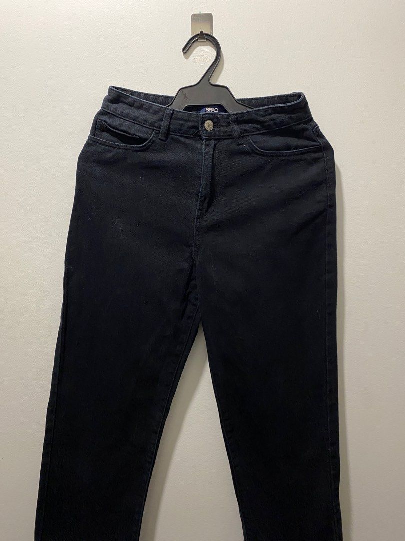 Highwaisted Straight-Cut Black Jeans (Category: Jeans) located in Taguig. Submitted by dcltering_unicorn (Listing ID 1386779958, Image 1). Description: FREE for anyone who buys any of my listings. Just make an offer :)) ♡about the item♡ ✿ size: waist - 26 ✿ brand: Spao ✿ high-waisted, straight cut ✿ color may vary due to lighting ✿ rfs: decluttering, no longer fits me ✿ location: Makati Area ✿ mod: can do meet up meet up if malapit, otherwise lal