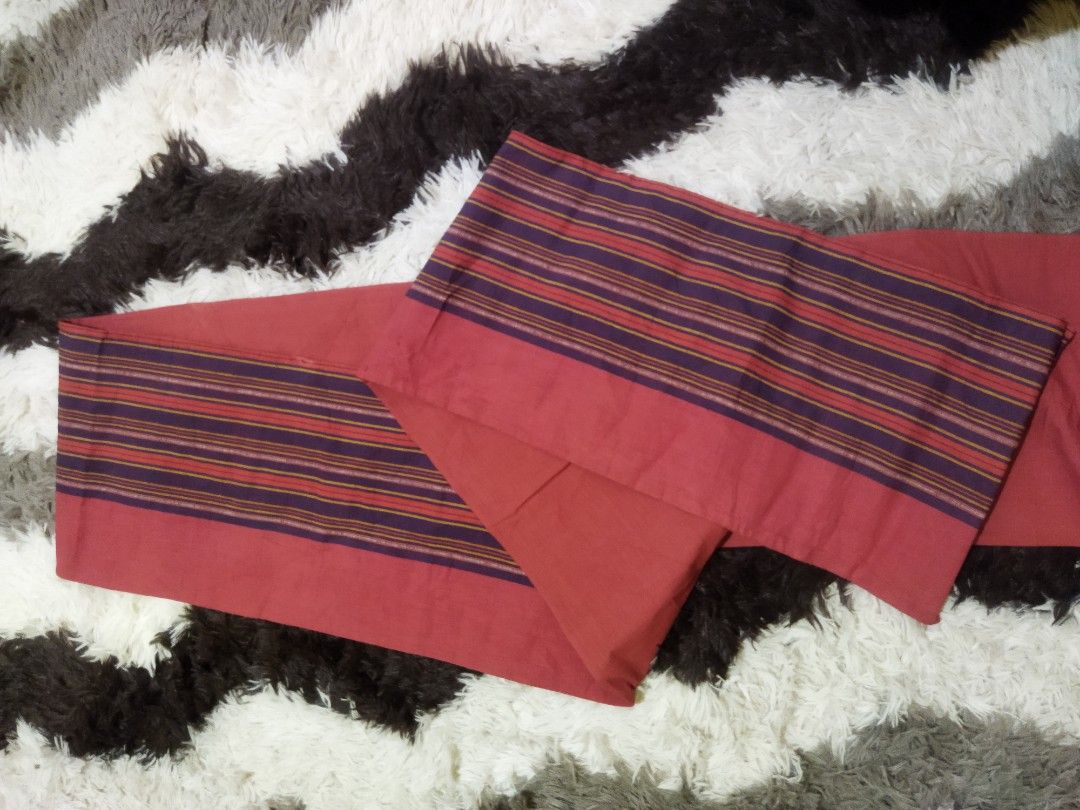 Japanese Long Table Runner (Category: Table Linen & Textiles) located in La Paz. Submitted by carou89146 (Listing ID 1386911638, Image 2). Description: Very long, looks ethnic Length 145 inches width 11.5 inches See all pics for more details, a tiny runs on 3rd pic. very nice needs washing Gcash location Ilocos province Thank you 🙏🏻.